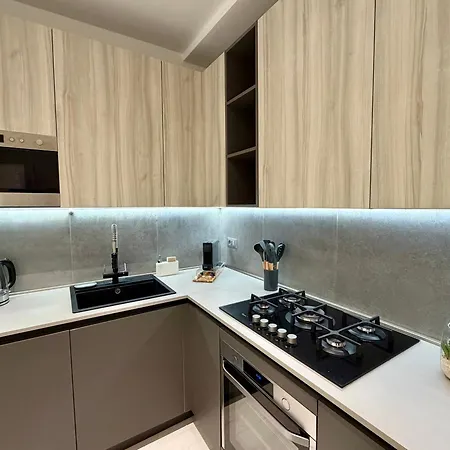 Wake To - Arona, Maggiore Apartman *