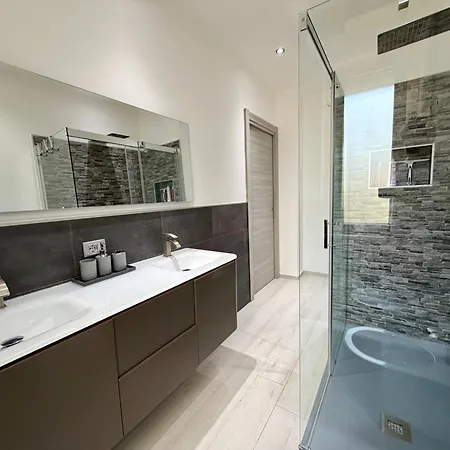 Wake To - Arona, Maggiore Apartman *
