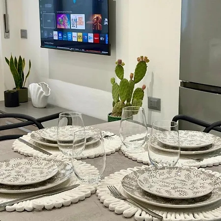 Wake To - Arona, Maggiore Apartman